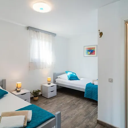 Gorgeous In Nyaraló