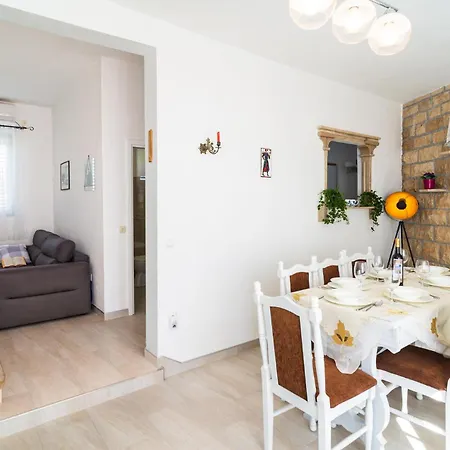 Beautiful In With Heated Swimming Pool Holiday home