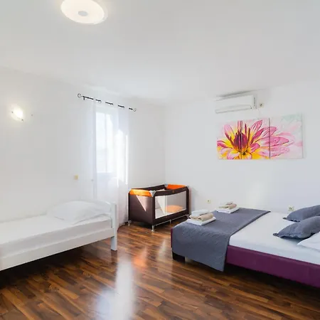 Beautiful In With Heated Swimming Pool
