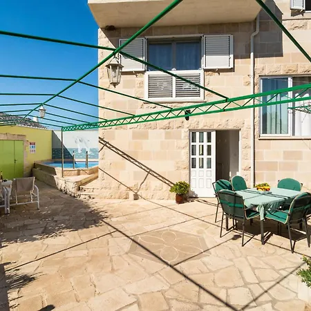 Beautiful In With Heated Swimming Pool Holiday home *