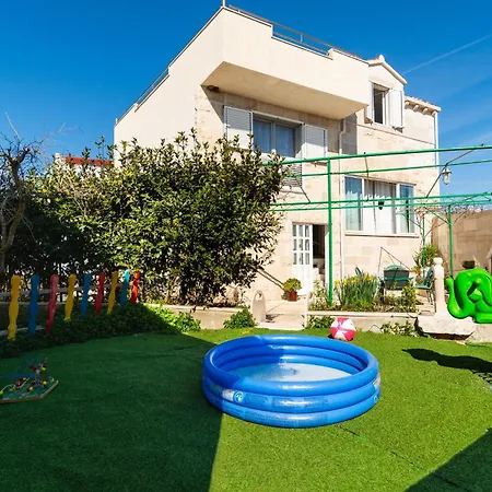 Holiday home Beautiful In With Heated Swimming Pool *