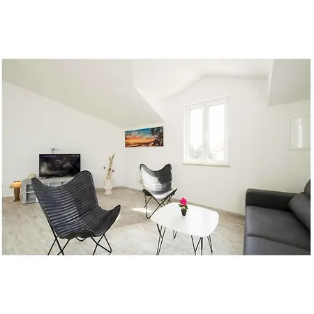 Gorgeous In * Selca (Brac)