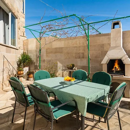 Gorgeous In * Selca (Brac)